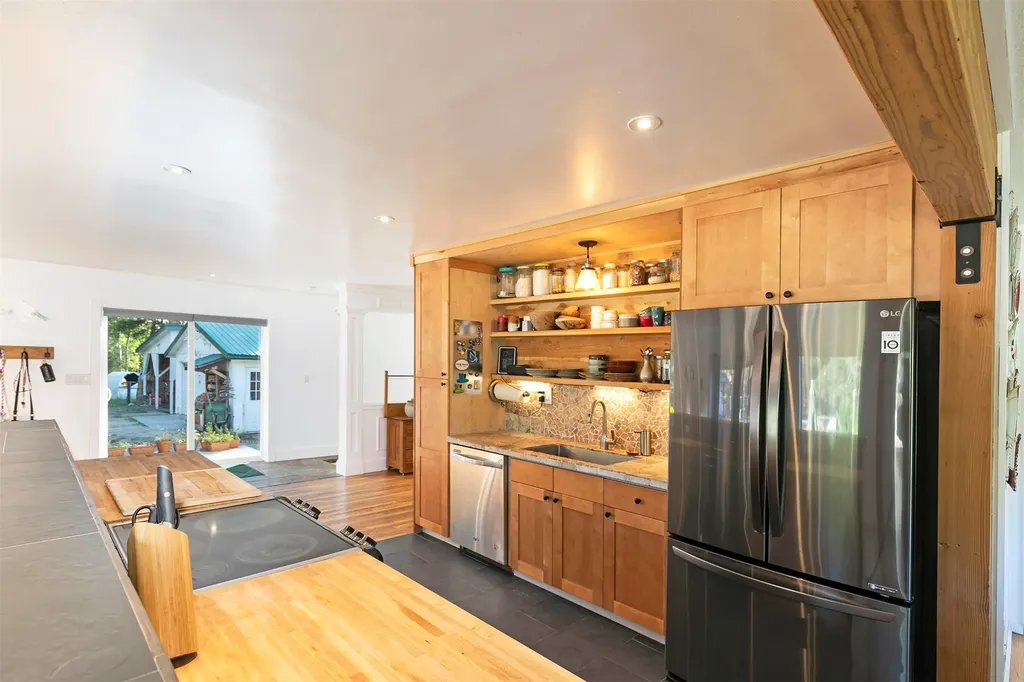821 Fred Burr Road Victor MT 59875