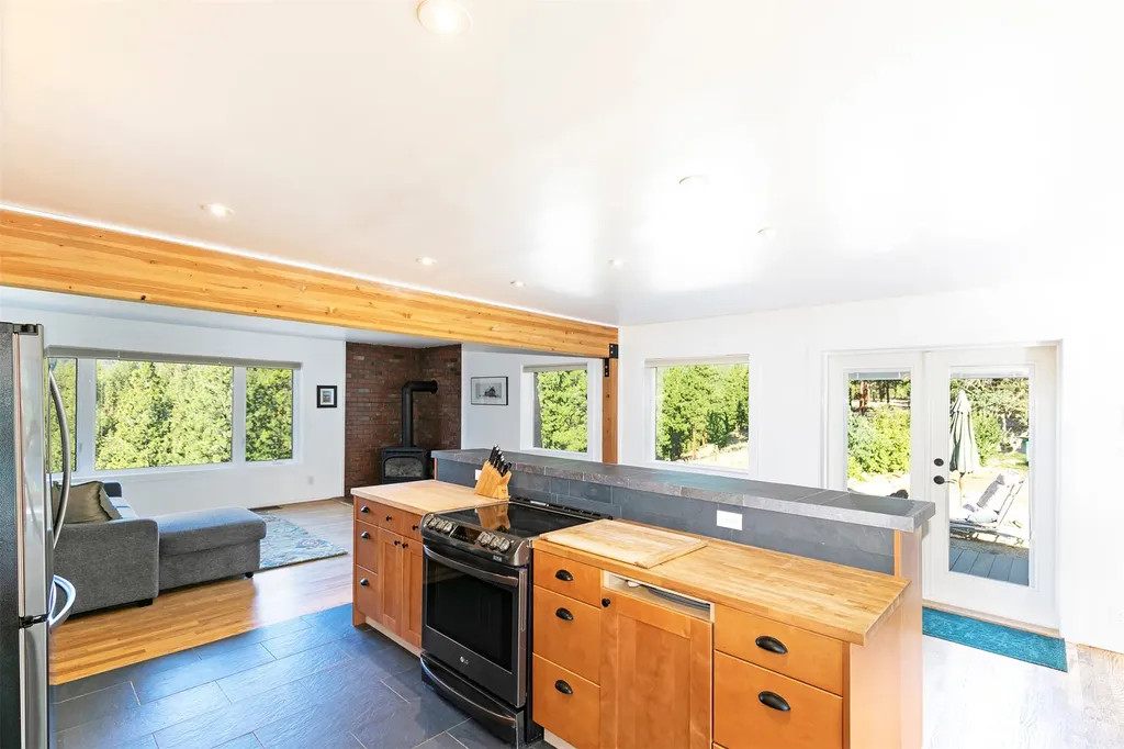 821 Fred Burr Road Victor MT 59875