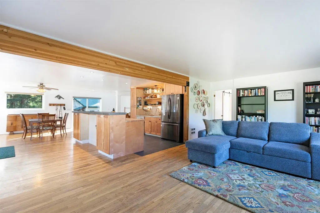 821 Fred Burr Road Victor MT 59875