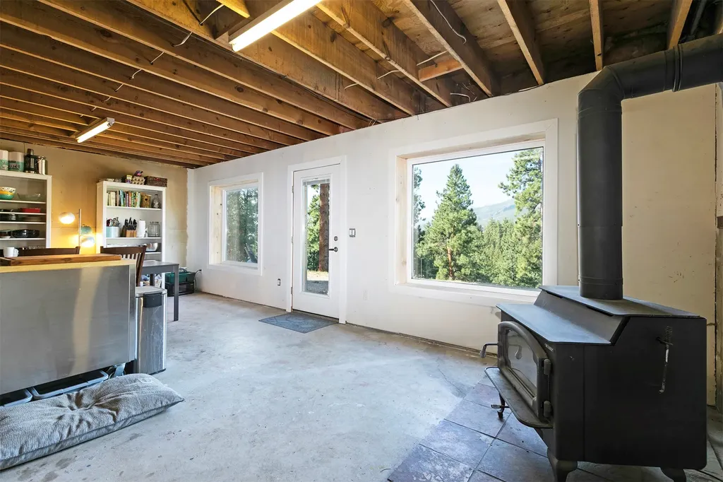 821 Fred Burr Road Victor MT 59875