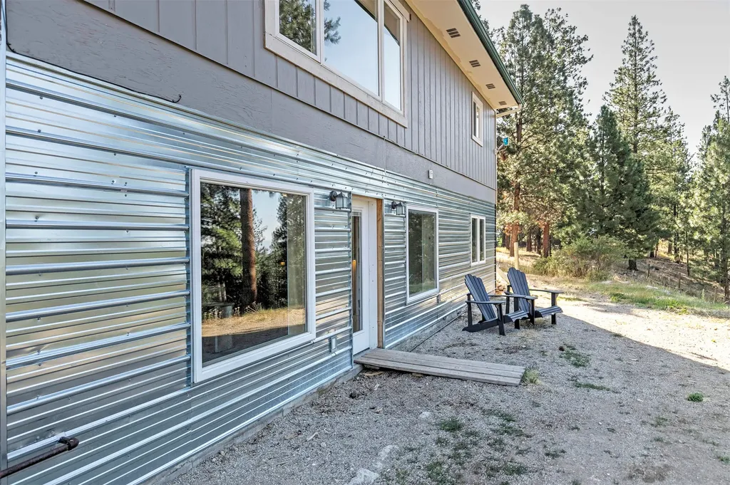 821 Fred Burr Road Victor MT 59875