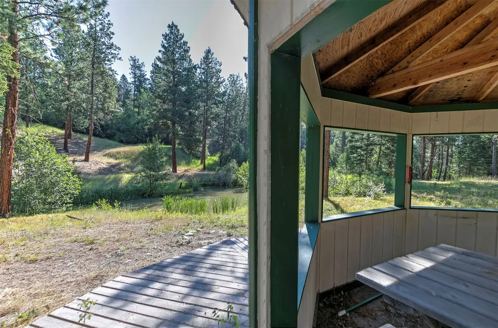 821 Fred Burr Road Victor MT 59875