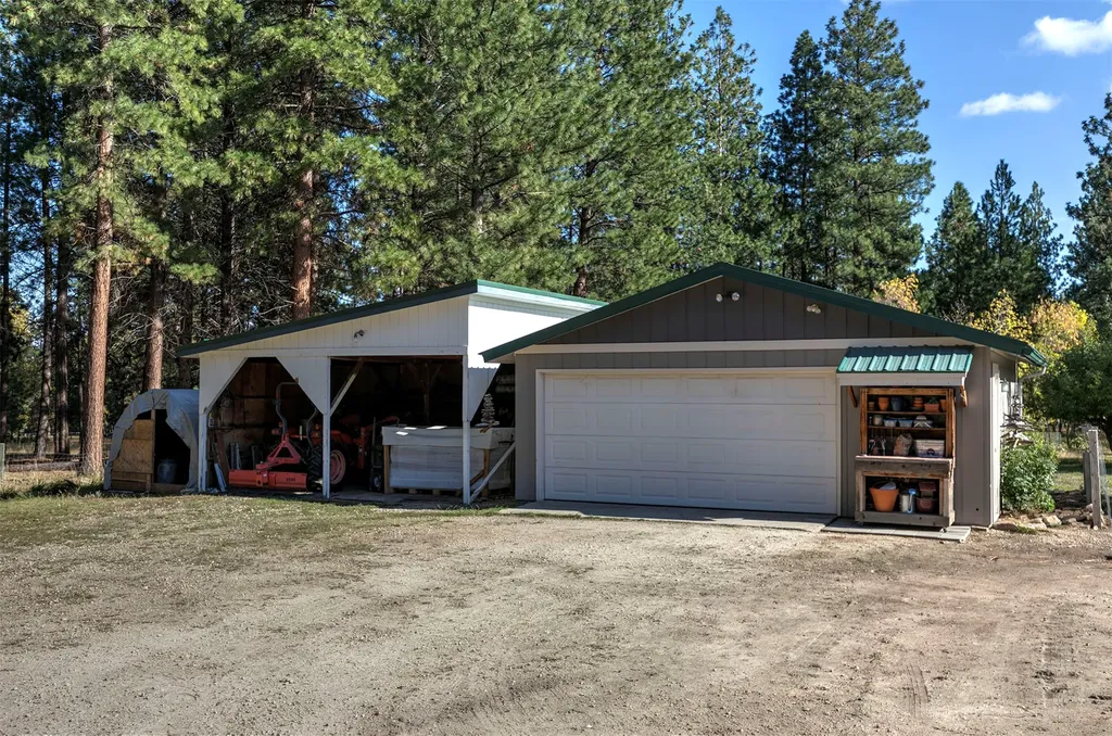 821 Fred Burr Road Victor MT 59875