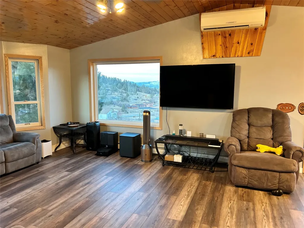 15 Hilltop Drive Clancy MT 59634