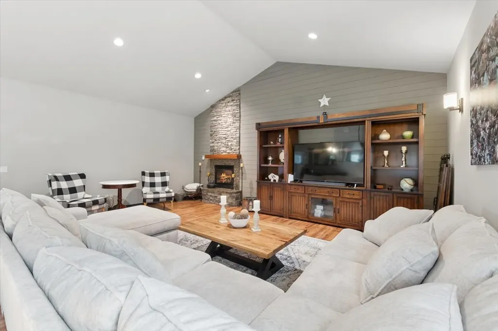 99 Pierce Lane Bigfork MT 59911