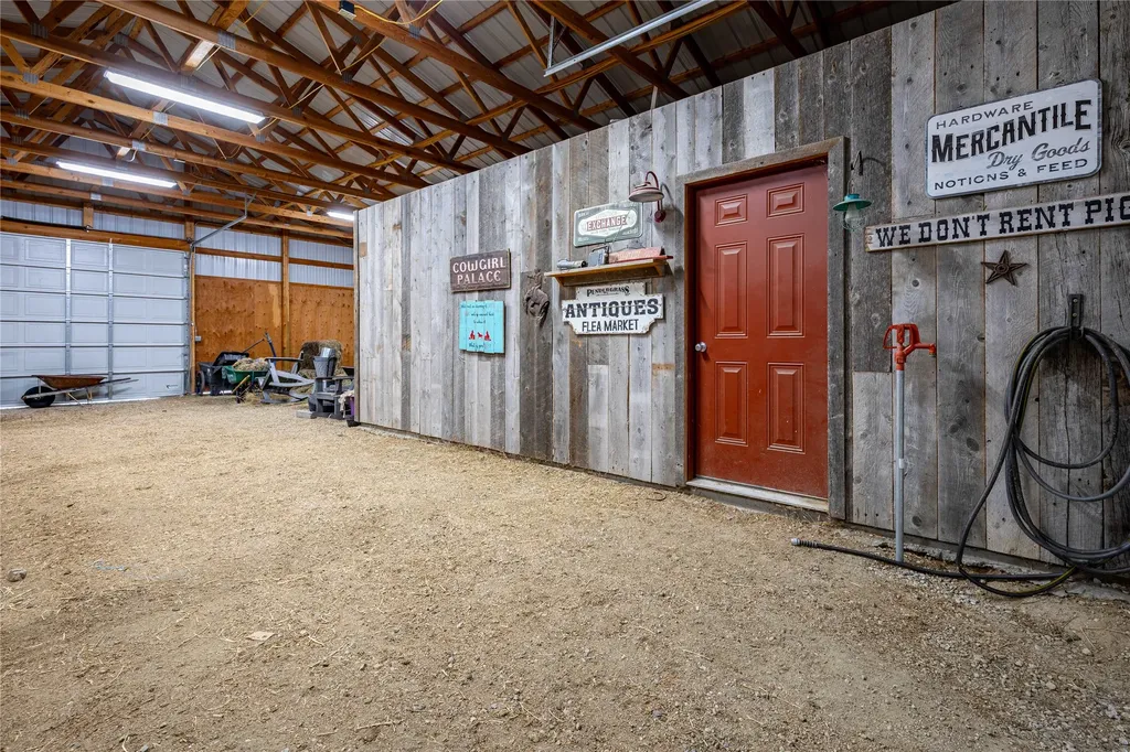 649 Little Bailey Lane Corvallis MT 59828