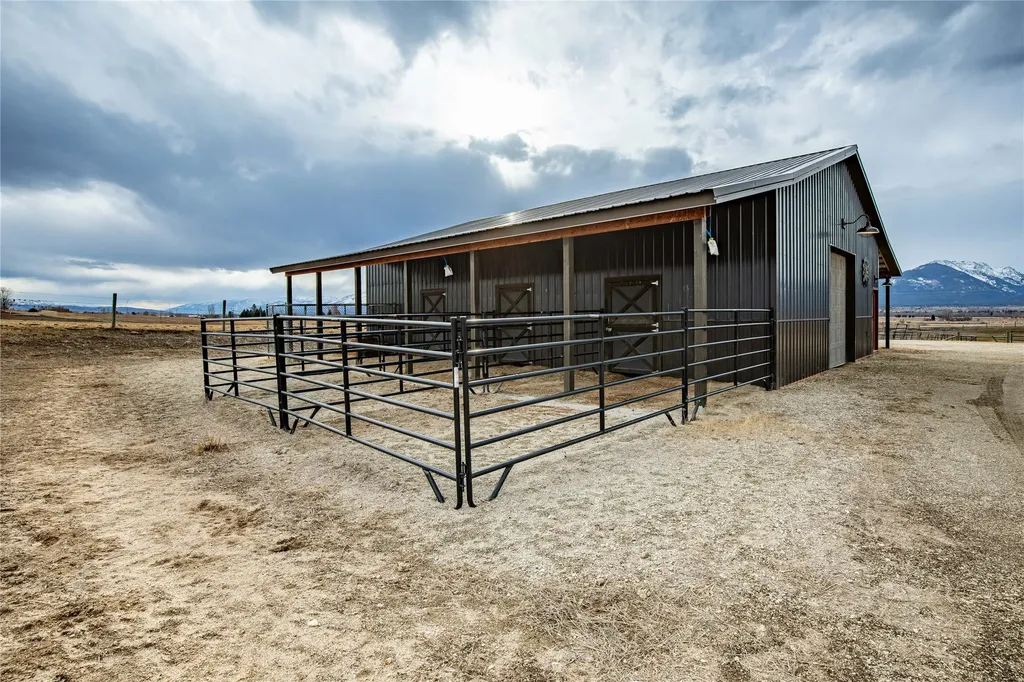 649 Little Bailey Lane Corvallis MT 59828