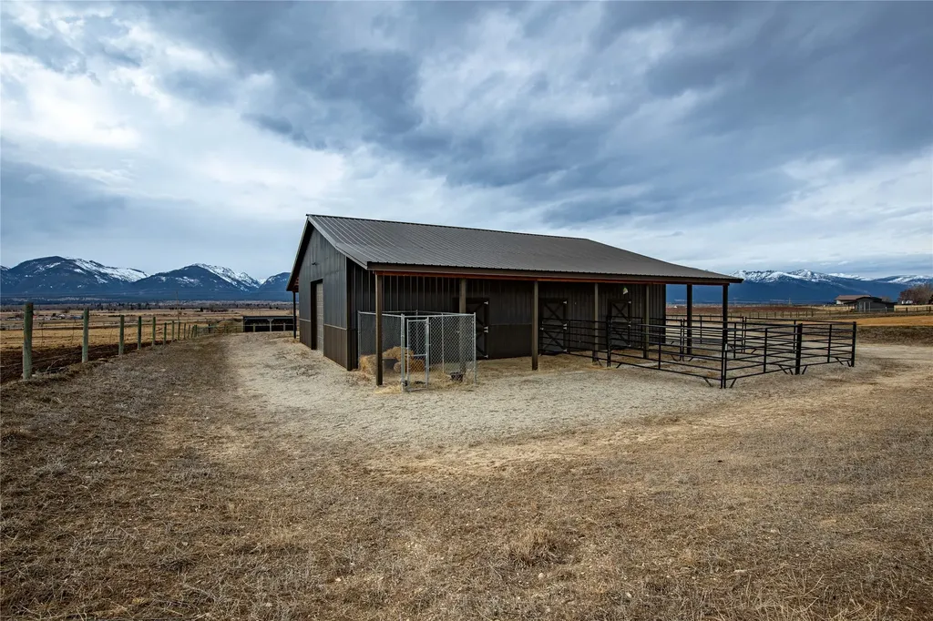 649 Little Bailey Lane Corvallis MT 59828