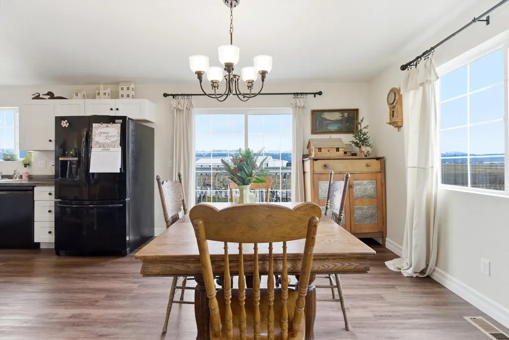 1237 Mackinaw Loop Somers MT 59932