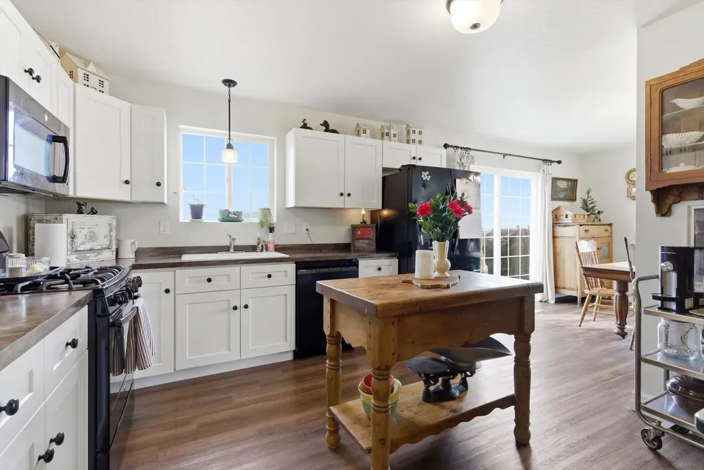 1237 Mackinaw Loop Somers MT 59932