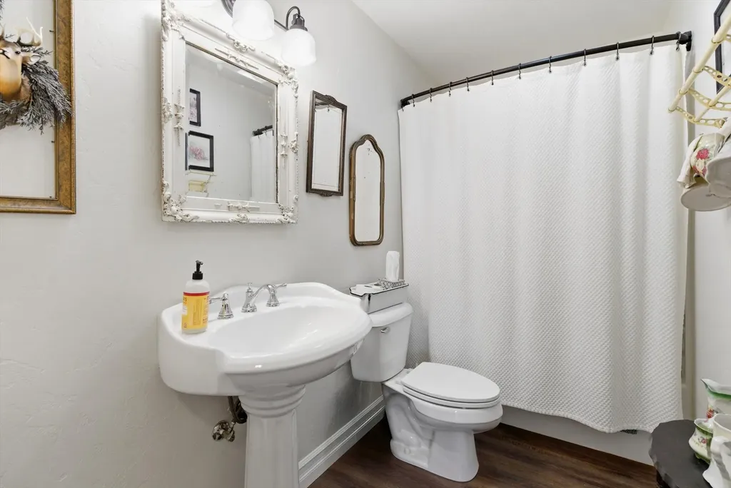1237 Mackinaw Loop Somers MT 59932