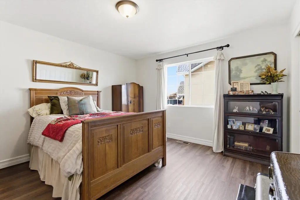 1237 Mackinaw Loop Somers MT 59932