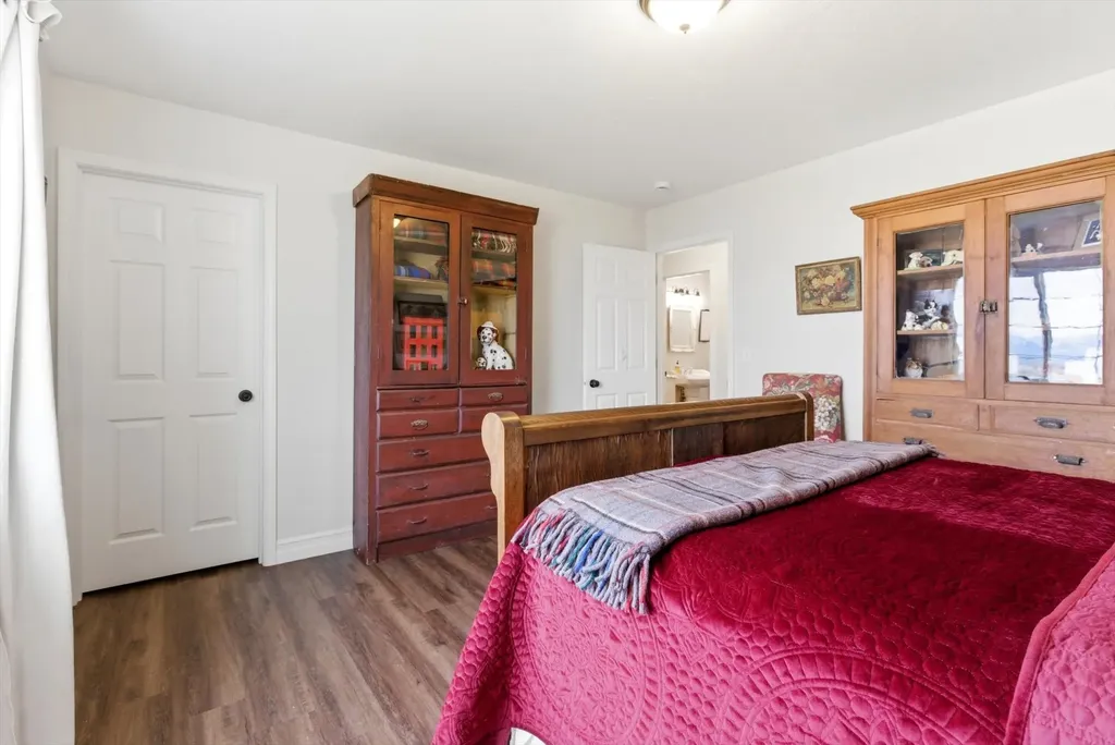 1237 Mackinaw Loop Somers MT 59932