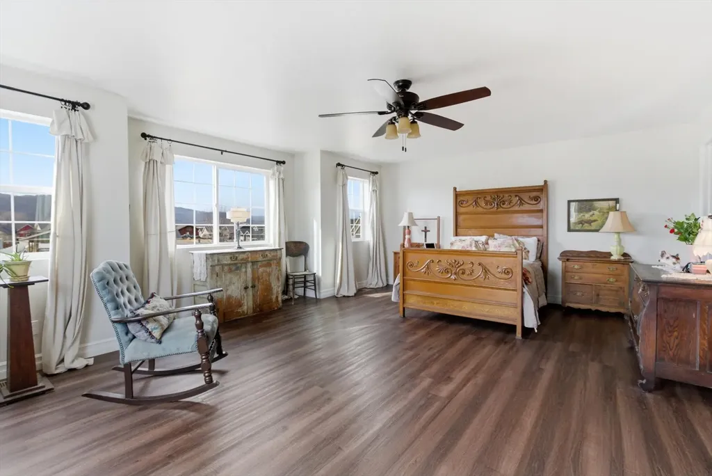 1237 Mackinaw Loop Somers MT 59932