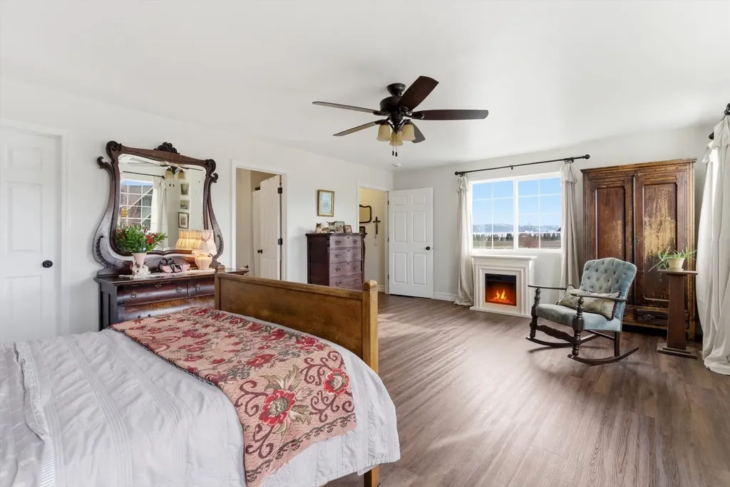 1237 Mackinaw Loop Somers MT 59932