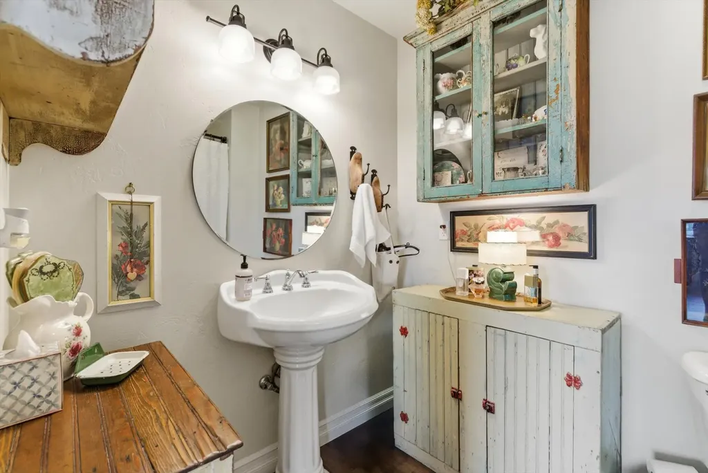 1237 Mackinaw Loop Somers MT 59932