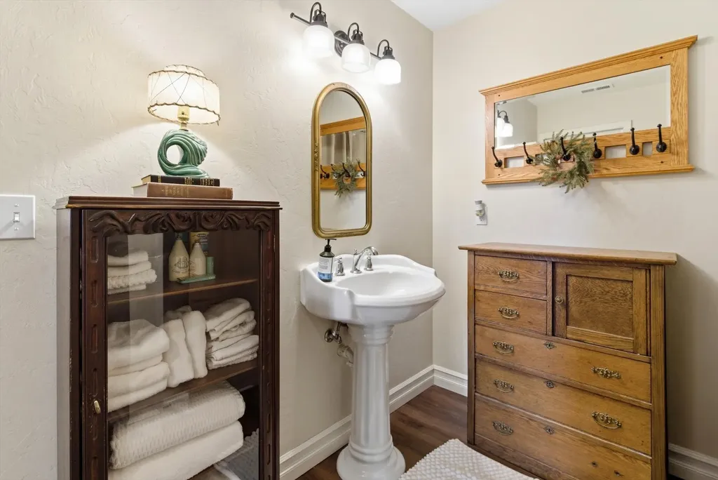 1237 Mackinaw Loop Somers MT 59932