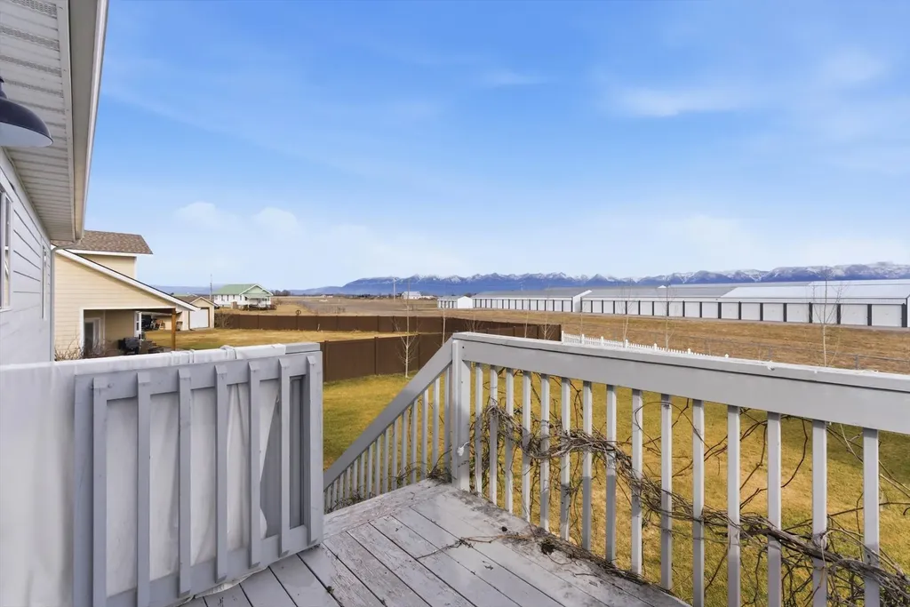 1237 Mackinaw Loop Somers MT 59932