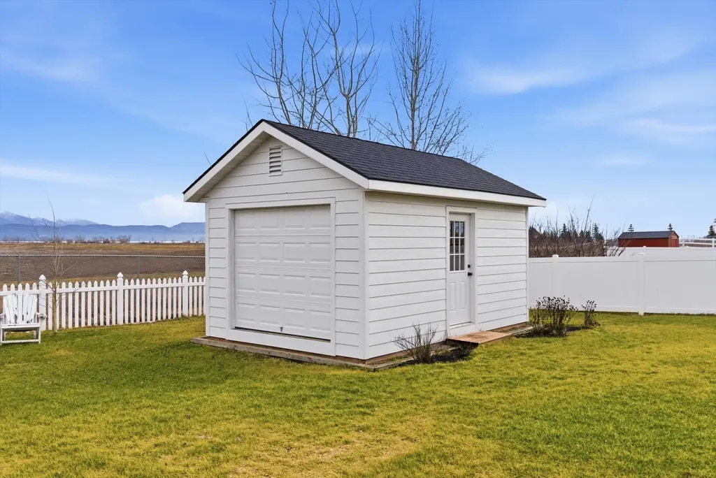 1237 Mackinaw Loop Somers MT 59932