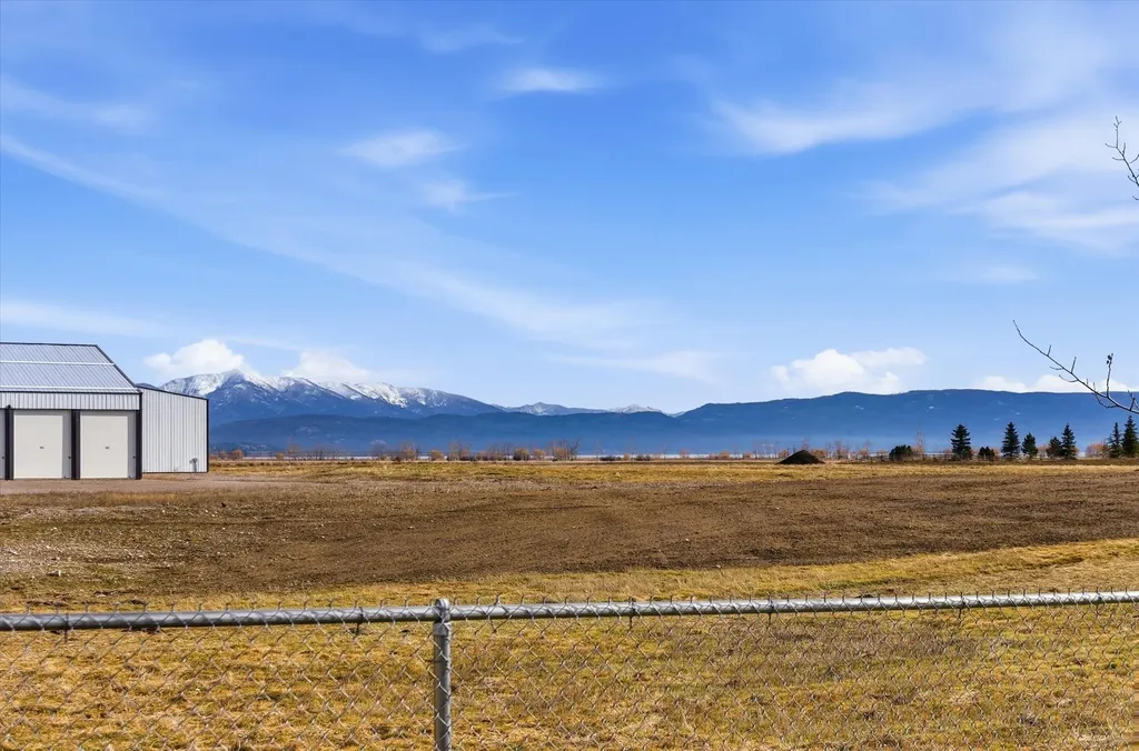 1237 Mackinaw Loop Somers MT 59932