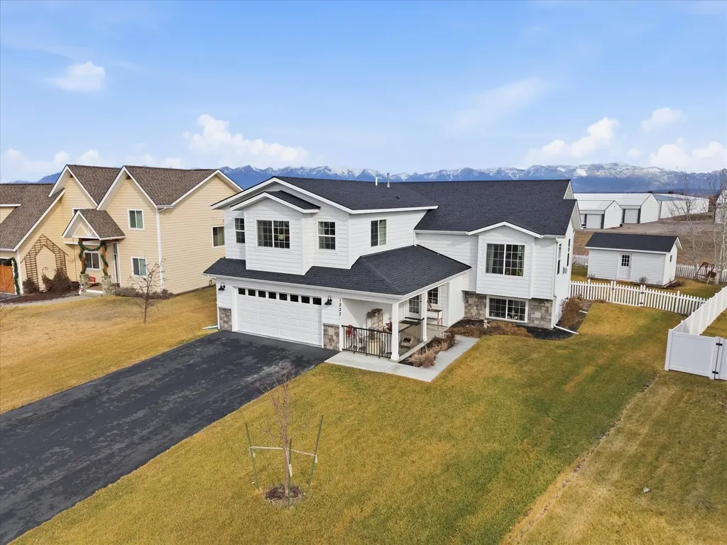 1237 Mackinaw Loop Somers MT 59932