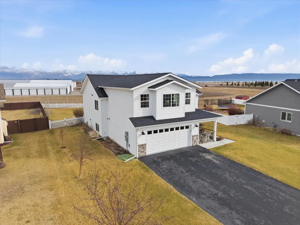 1237 Mackinaw Loop Somers MT 59932