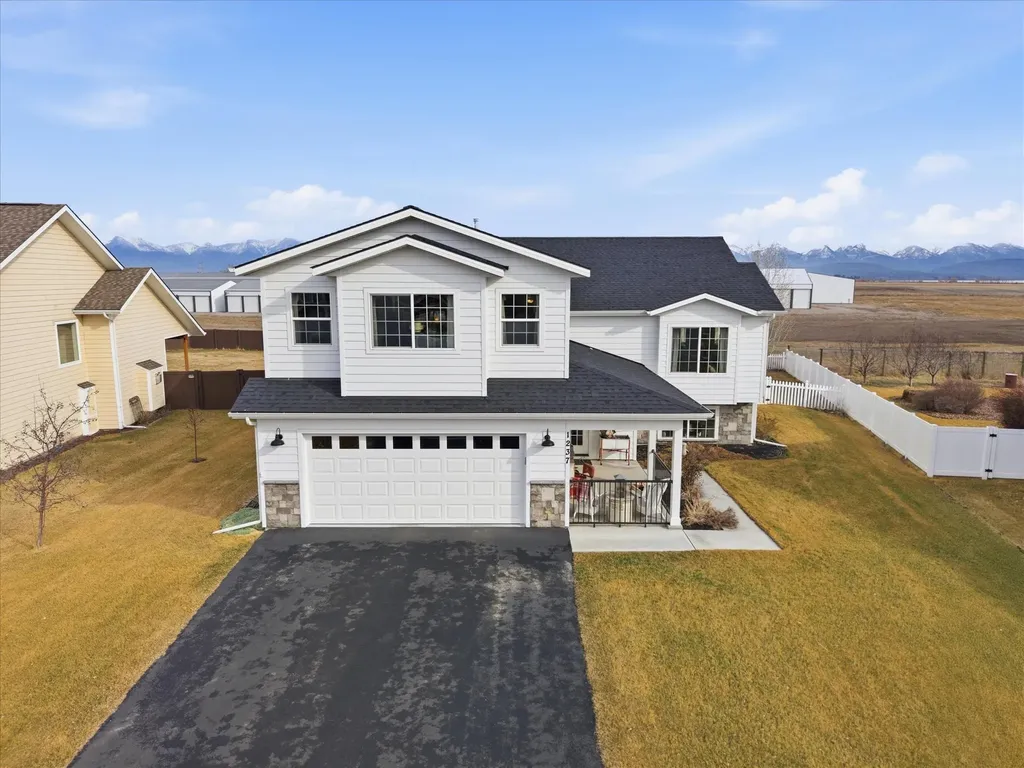 1237 Mackinaw Loop Somers MT 59932