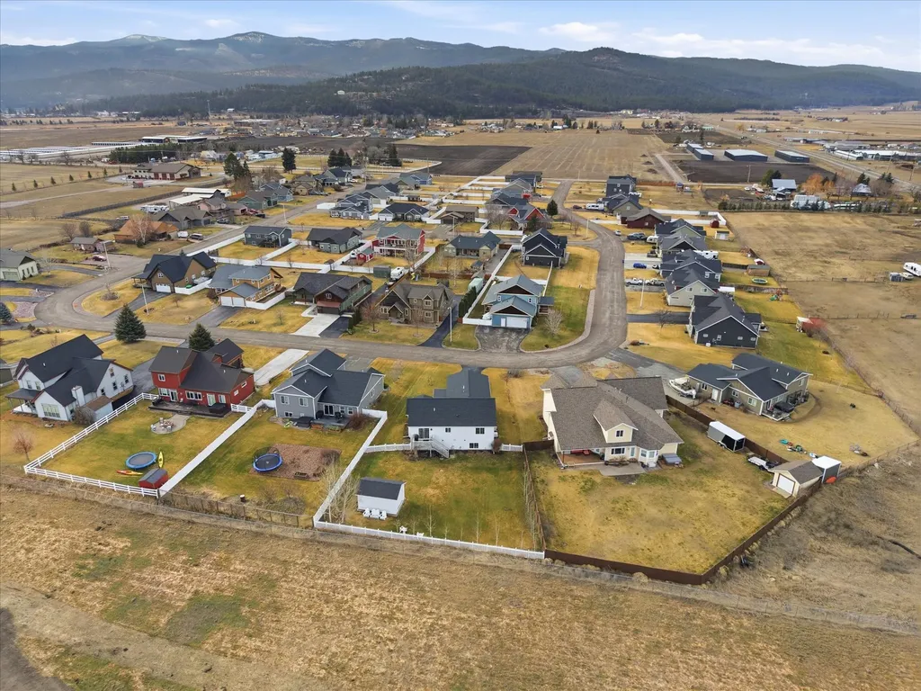 1237 Mackinaw Loop Somers MT 59932