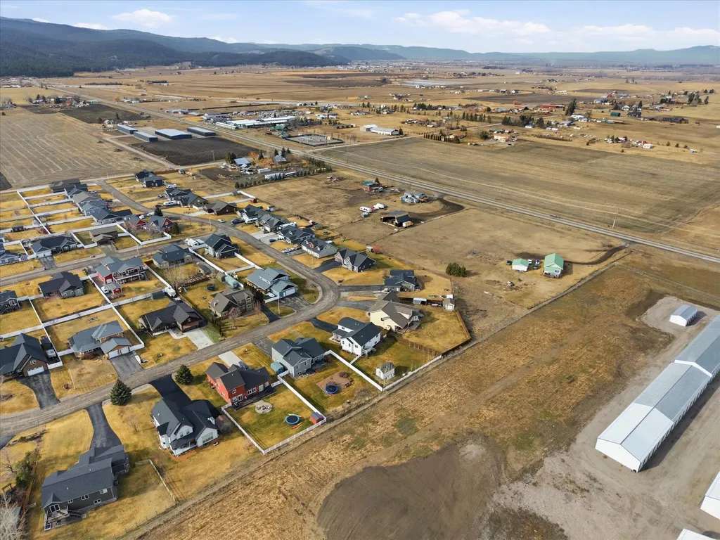 1237 Mackinaw Loop Somers MT 59932