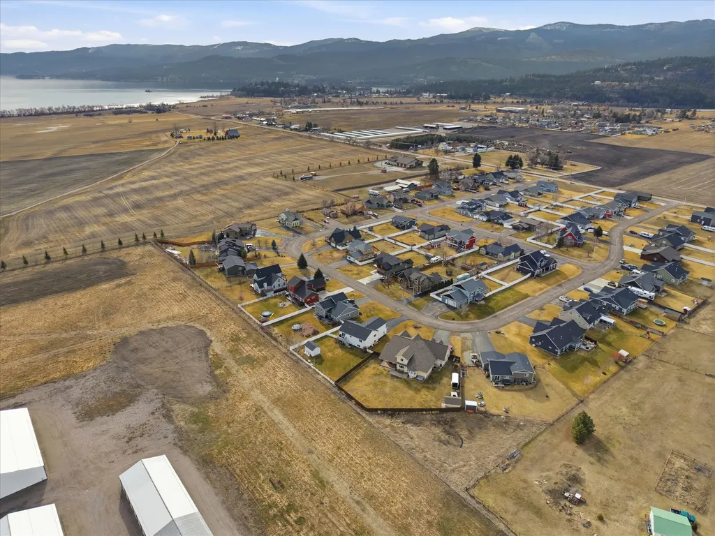 1237 Mackinaw Loop Somers MT 59932
