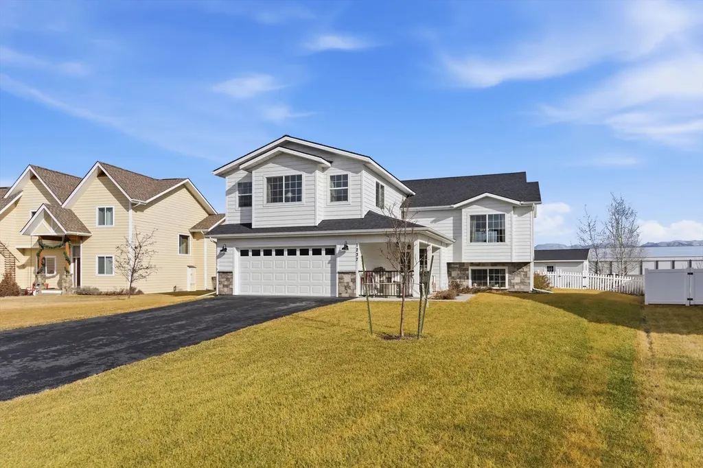 1237 Mackinaw Loop Somers MT 59932