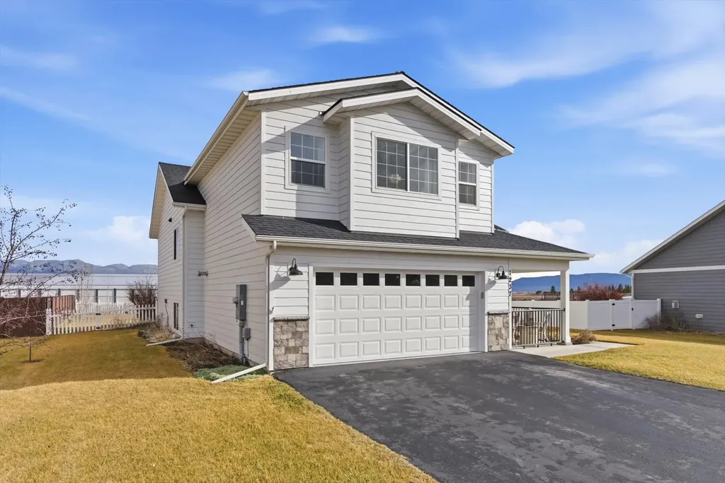 1237 Mackinaw Loop Somers MT 59932