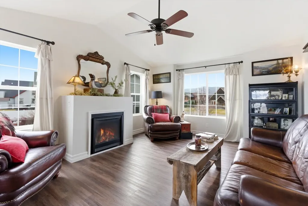 1237 Mackinaw Loop Somers MT 59932