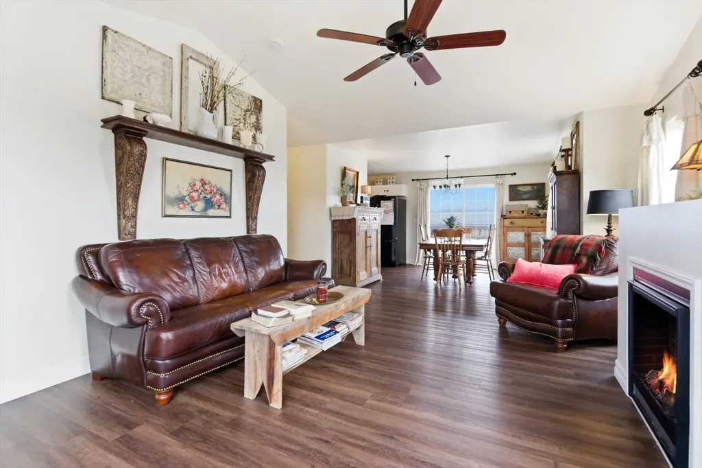 1237 Mackinaw Loop Somers MT 59932
