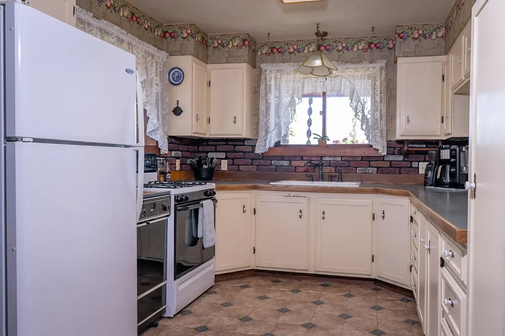 4 Courtier Road Thompson Falls MT 59873