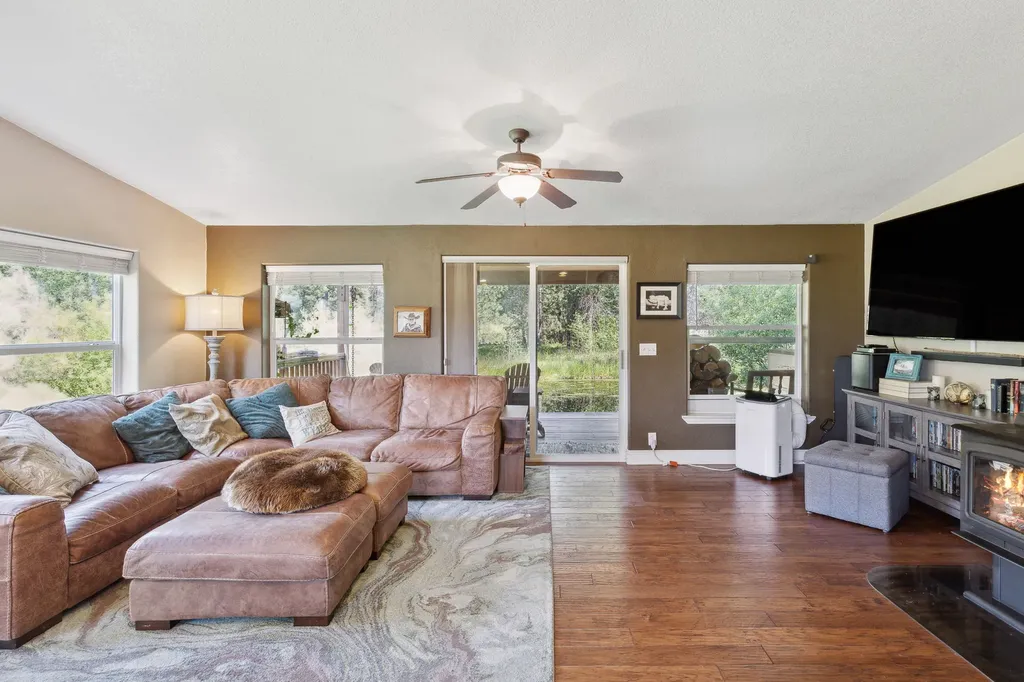 2848 E Gorus Loop Darby MT 59829