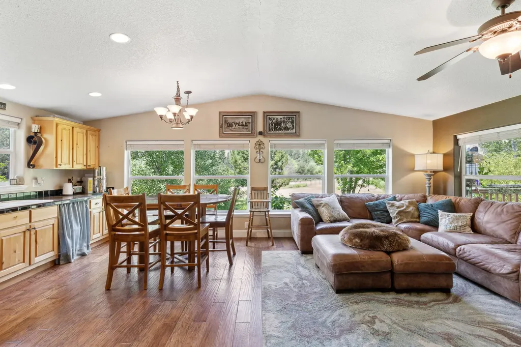 2848 E Gorus Loop Darby MT 59829