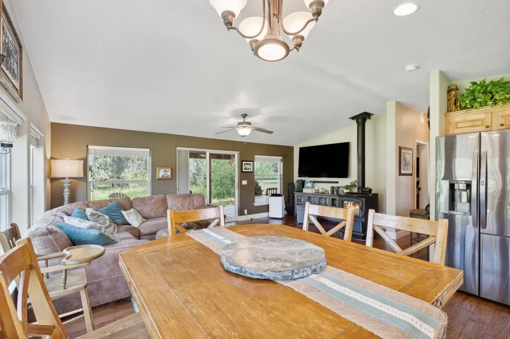 2848 E Gorus Loop Darby MT 59829