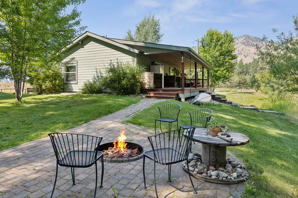 2848 E Gorus Loop Darby MT 59829