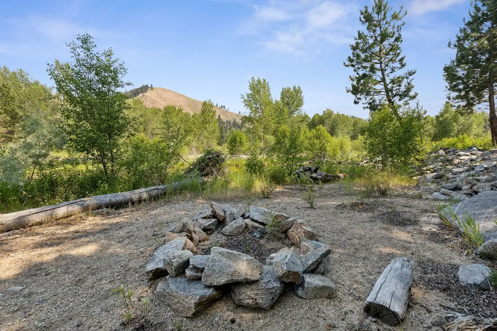 2848 E Gorus Loop Darby MT 59829