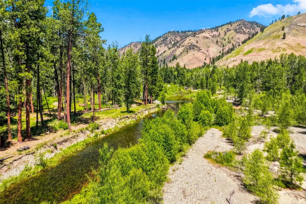 2848 E Gorus Loop Darby MT 59829