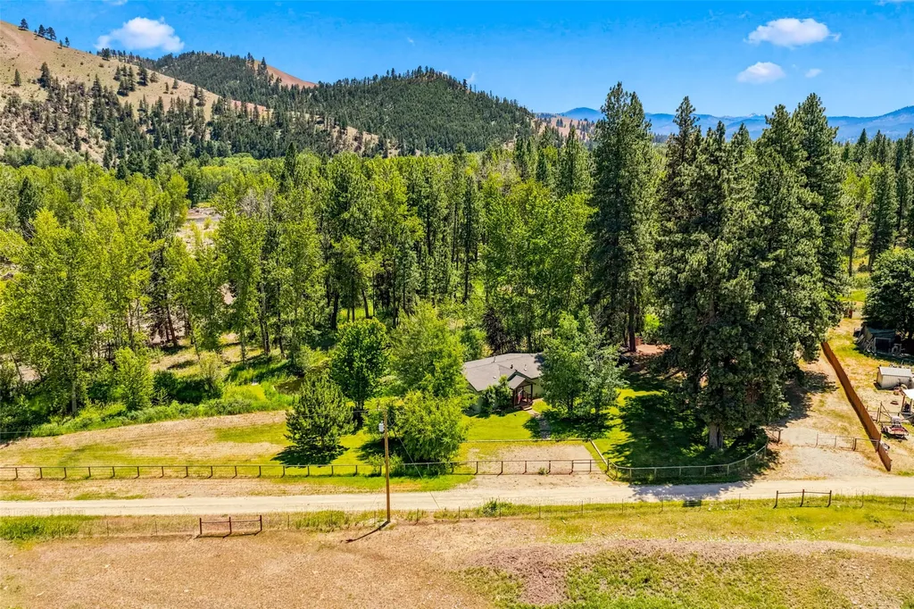 2848 E Gorus Loop Darby MT 59829