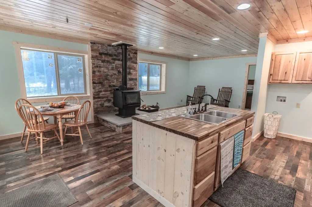 7490 Pinkham Creek Road Rexford MT 59930