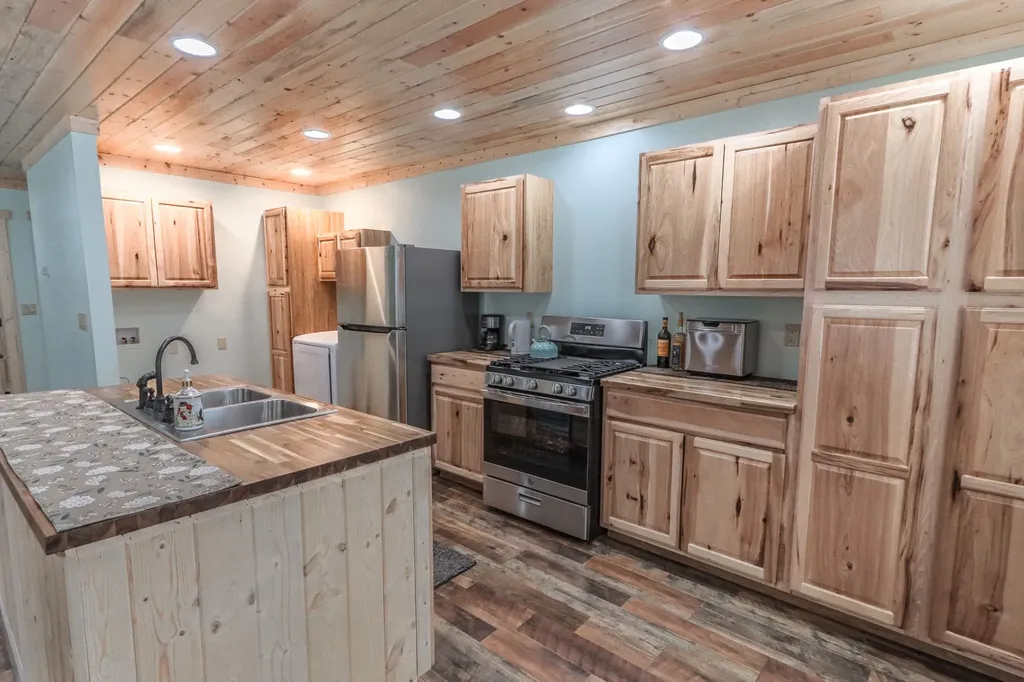 7490 Pinkham Creek Road Rexford MT 59930