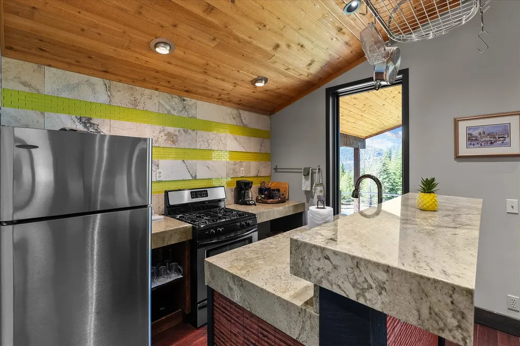 15 Copper Ridge Road Trout Creek MT 59874