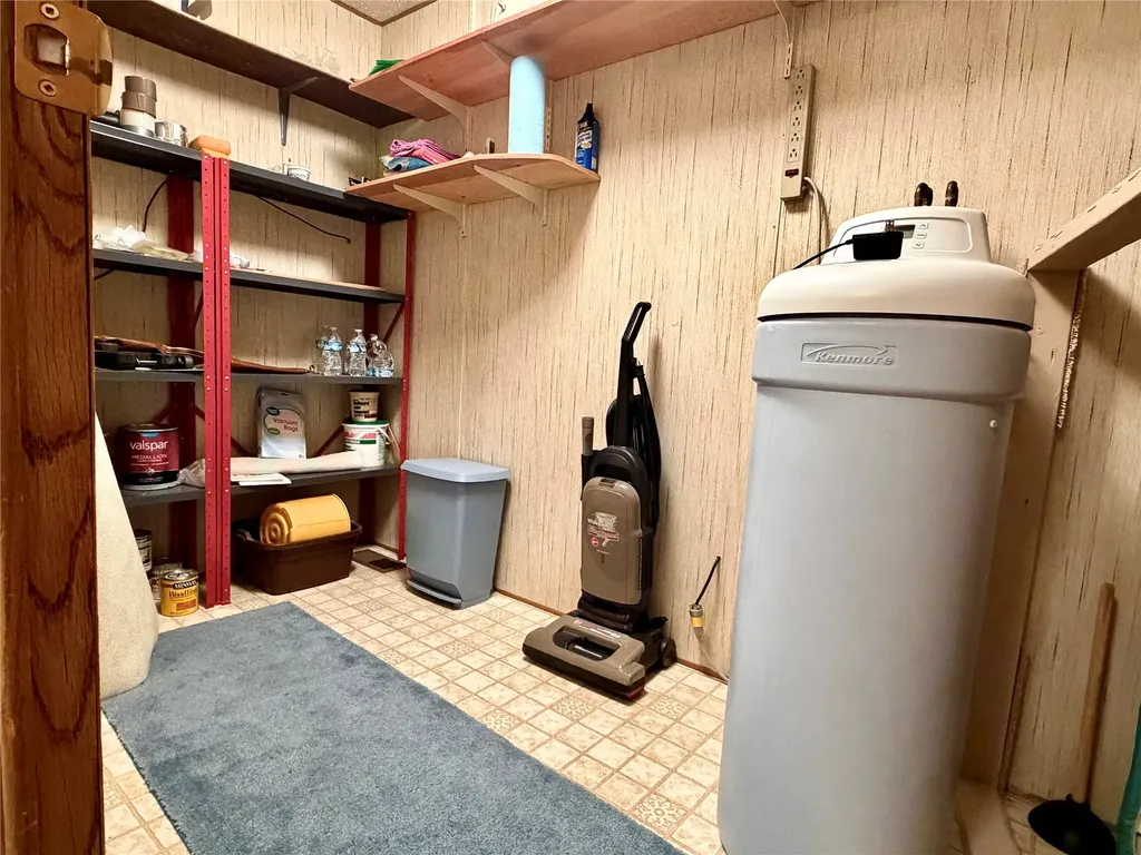 28 W Shore Road Babb MT 59411
