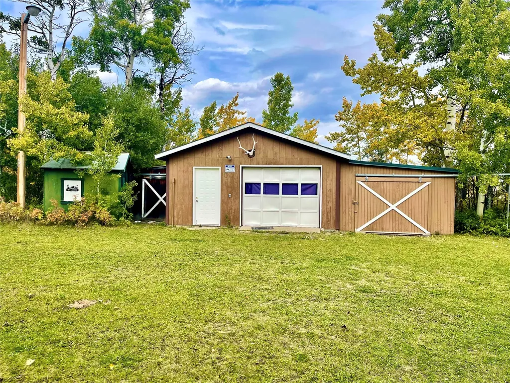 28 W Shore Road Babb MT 59411