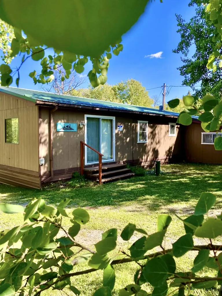 28 W Shore Road Babb MT 59411