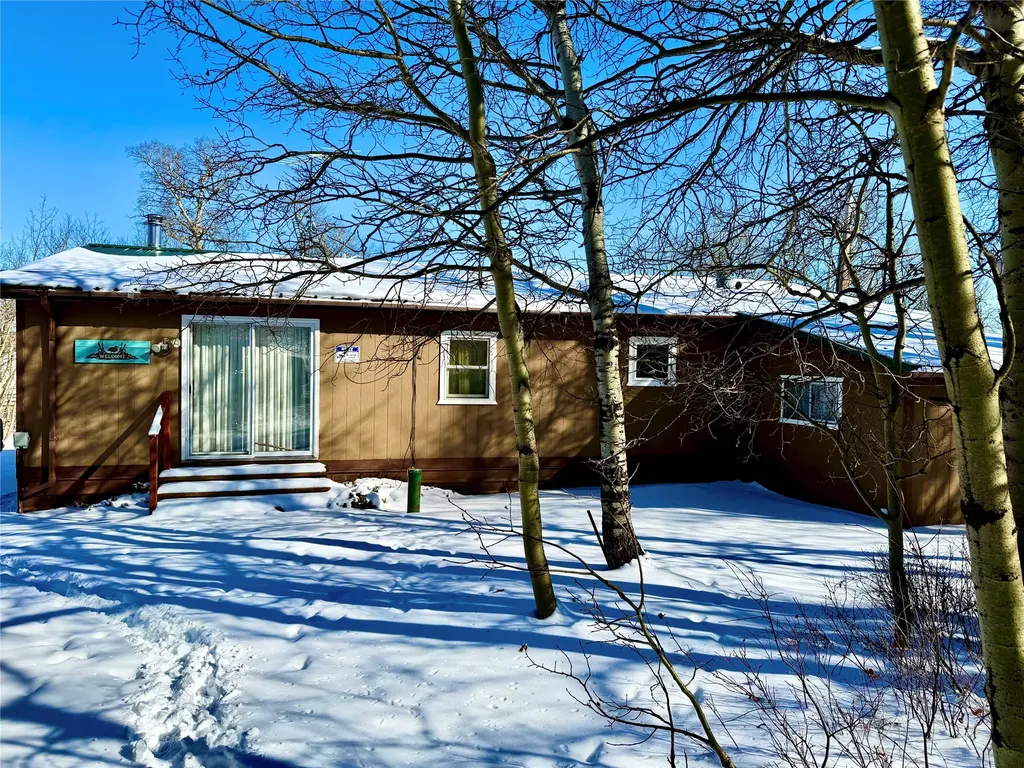 28 W Shore Road Babb MT 59411