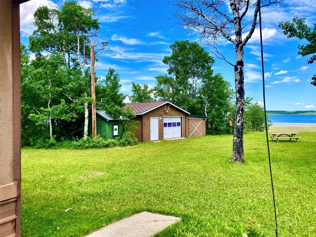 28 W Shore Road Babb MT 59411